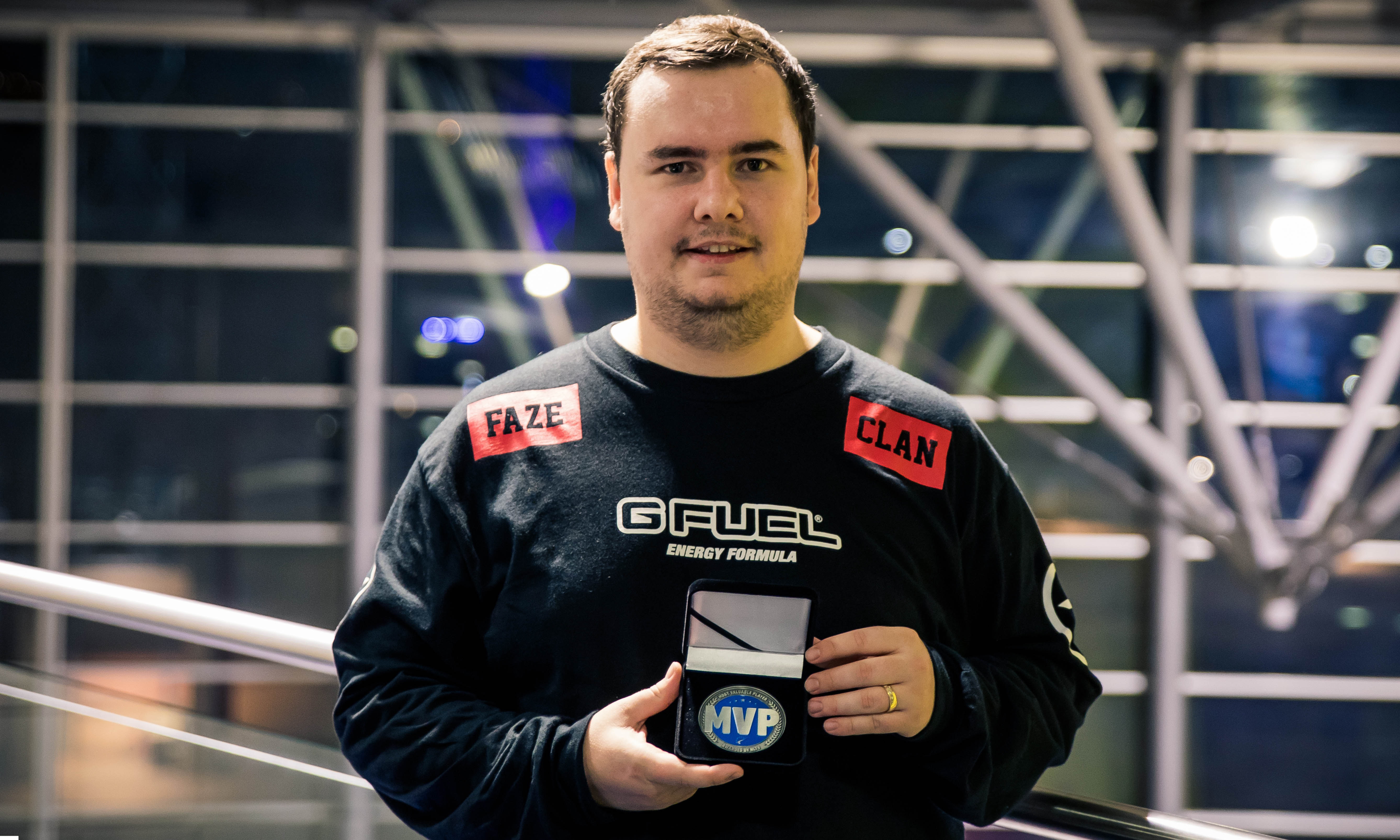 并留意交通 并留意交通